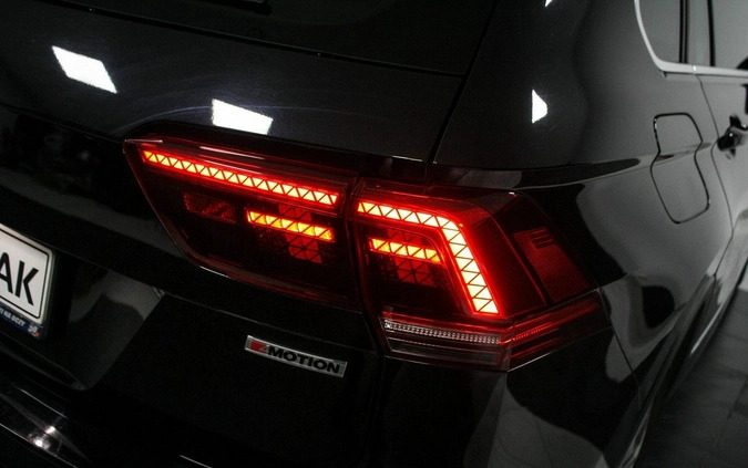 Volkswagen Tiguan cena 136900 przebieg: 35000, rok produkcji 2019 z Sulejówek małe 211